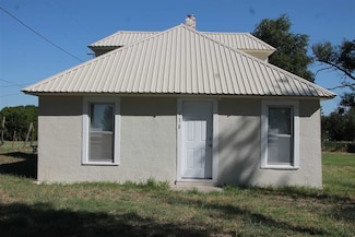 118 E School St, Gage, OK 73843