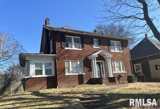 202 S Main St, Harrisburg, IL 62946