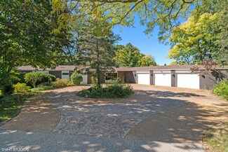 32480 N Oak Ave, Grayslake, IL 60030