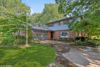 884 Oakridge Dr, Saint Joseph, MI 49085