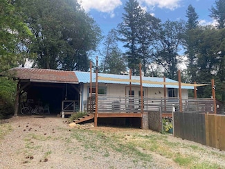 632 Live Oak Dr, Happy Camp, CA 96039