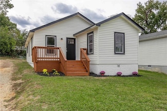 108 Maple Ave, Thomasville, NC 27360