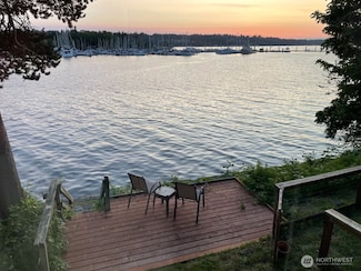 1333 E Bay Dr NE, Olympia, WA 98506