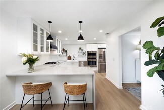 359 Bay View Terrace Unit 21, Costa Mesa, CA 92627