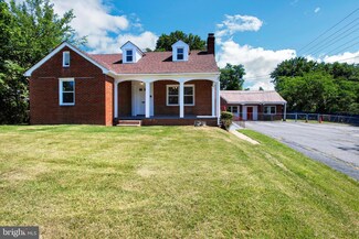 2704 Beacon Hill Rd, Alexandria, VA 22306