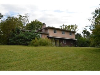 5729 22nd Avenue Trail, Vinton, IA 52349