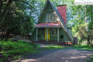 825 Ridge Rd, Glade Valley, NC 28627