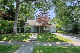 30 Nickerson Rd, Chestnut Hill, MA 02467