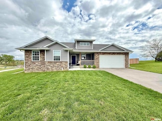 120 Snow Valley Cir, Palmyra, NE 68418