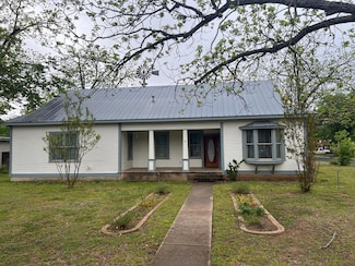 211 W Hackberry St, Fredericksburg, TX 78624