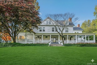 24 Harbor Hill Rd, Huntington, NY 11743