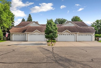 994 Hill Ct, Saint Paul, MN 55126