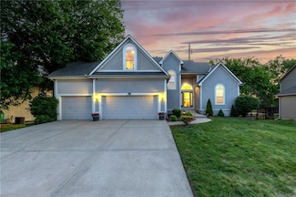 5916 NE Turquoise Dr, Lees Summit, MO 64064