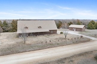 30154 Hillcrest Dr, Arkansas City, KS 67005