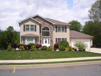 207 Azalea Dr, Mayfield, PA 18433