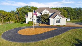 1080 Stonehaven Dr, Boonville, MO 65233