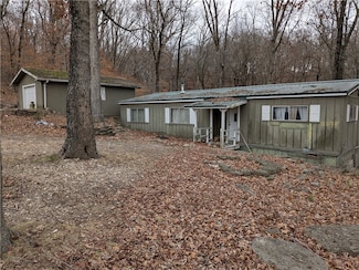 86 Summit Dr, Holiday Island, AR 72631