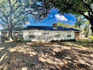 33 Bluff Lake Rd, Mascotte, FL 34753