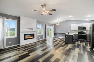 1015 Locust St, Waukee, IA 50263