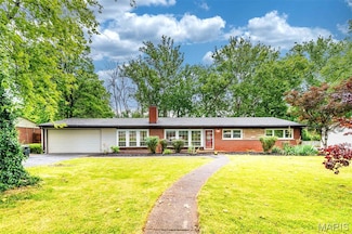 810 Louwen Dr, Saint Louis, MO 63124