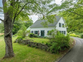 516 Rockingham Hill Rd, Bellows Falls, VT 05101