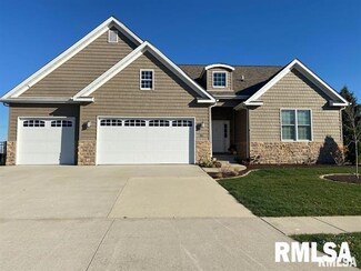 46 Cobblestone Ln, Le Claire, IA 52753