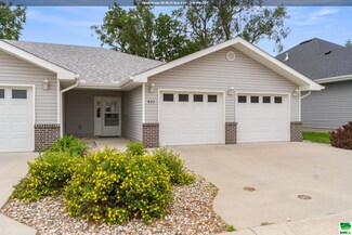 421 Maupin Ln, Sergeant Bluff, IA 51054