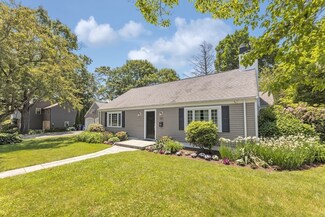882 W Roxbury Pkwy, Chestnut Hill, MA 02467