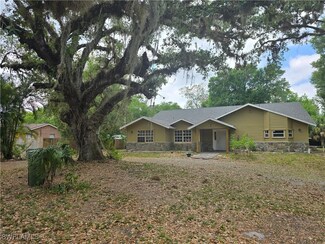 140 S Davis St, Labelle, FL 33935