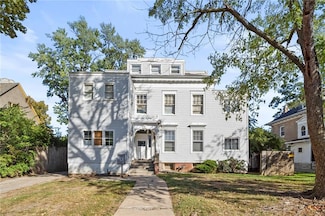 3933 Warwick Blvd, Kansas City, MO 64111