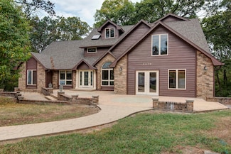 3879 N Williams Ct, Springfield, MO 65803