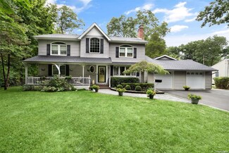 3 Campden Ln, ComMacK, NY 11725