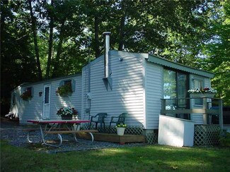 8 W 54th St, North Berwick, ME 03906