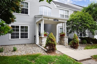 12352 Saint Andrews Way, Fenton, MI 48430