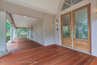 32 Roberts Rd, Holmdel, NJ 07733