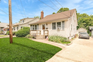 528 Washington Ave, Lindenhurst, NY 11757