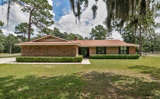 28 S Forest Dr, Jesup, GA 31545