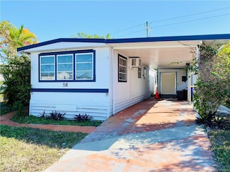 321 NE Tropicalia Ln, Jensen Beach, FL 34957