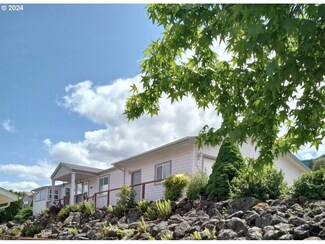 130 Angelcrest Ct, Roseburg, OR 97471