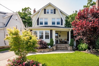344 N Forest Ave, Rockville Centre, NY 11570