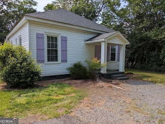 112 Cedar St, Forsyth, GA 31029