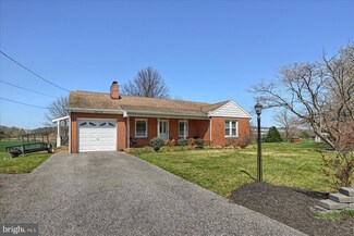 95 W Locust Ln, York, PA 17406