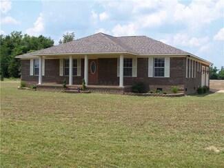24 Daytona Dr, Adamsville, TN 38310