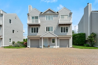 676 Fairfield Beach Rd, Fairfield, CT 06824