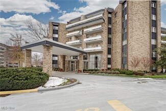 2112 Acacia Park Dr Unit 611, Cleveland, OH 44124