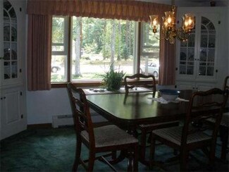 33 Woodland Rd, Rochester, MA 02770