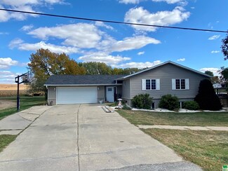 516 Hackberry St, Correctionville, IA 51016
