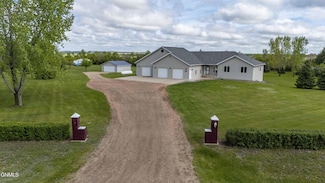 7400 Chestnut Dr, Bismarck, ND 58504