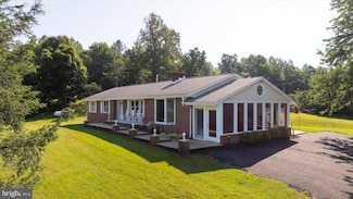 436 Castleton View Rd, Castleton, VA 22716