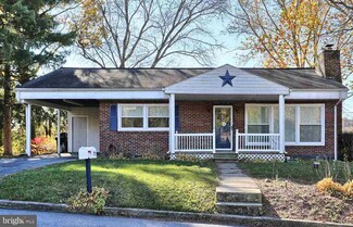 77 Parklea Dr, Hummelstown, PA 17036